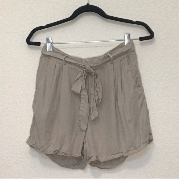 Bobeau Light Olive Green Shorts - Picture 1 of 4